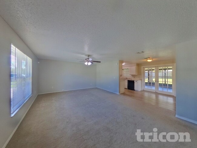 83151 St Mark Dr in Yulee, FL - Foto de edificio - Building Photo