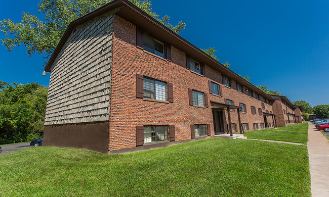 Residences at Covered Bridge in Liverpool, NY - Building Photo - Building Photo