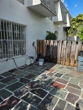 6744 SW 40th St in Davie, FL - Foto de edificio - Building Photo