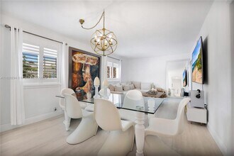 240 Galen Dr, Unit 112 in Key Biscayne, FL - Building Photo - Building Photo