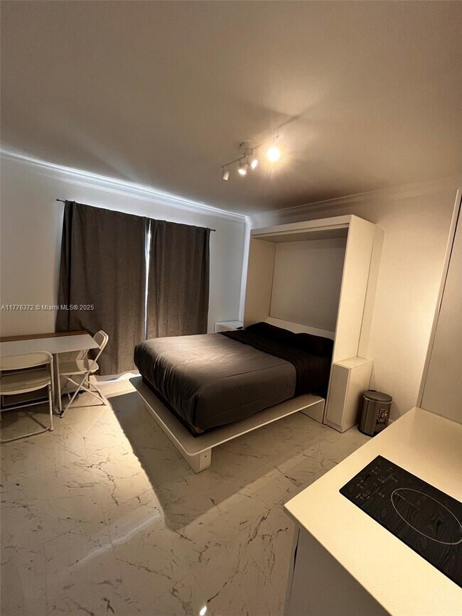 1455 Michigan Ave in Miami Beach, FL - Building Photo - Building Photo