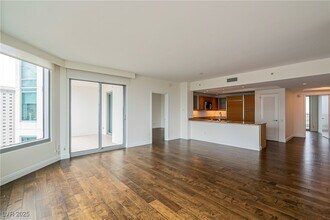 222 Karen Ave in Las Vegas, NV - Building Photo - Building Photo