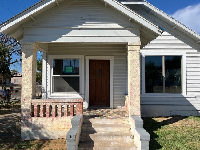 402 Corpus Christi St in Laredo, TX - Building Photo - Building Photo