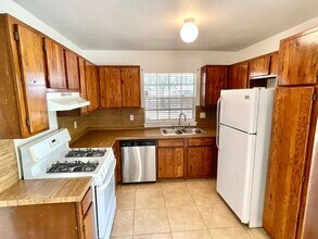 1802 Prairie Knoll Ct in Austin, TX - Building Photo - Building Photo