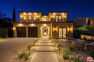 14273 Greenleaf St in Los Angeles, CA - Building Photo