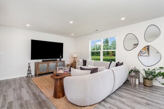 3736 Miltonsburg Dr in Grove City, OH - Foto de edificio - Building Photo