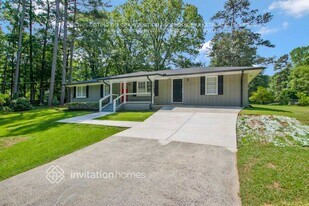 1665 Elmwood Dr in Austell, GA - Building Photo