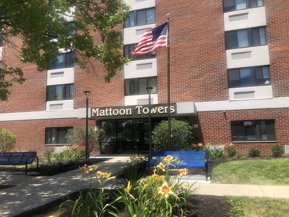 Mattoon Towers 62+ and handicapped in Mattoon, IL - Building Photo