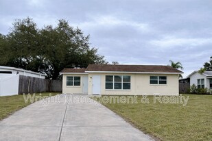 10731 108th St N in Largo, FL - Building Photo