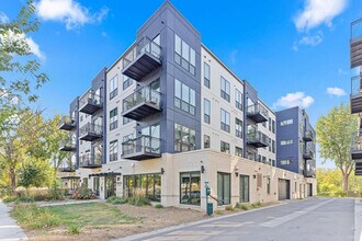338 NE 2nd St in Minneapolis, MN - Building Photo - Building Photo