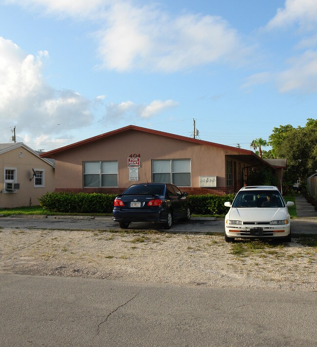 404 SE 16th St in Fort Lauderdale, FL - Foto de edificio - Building Photo