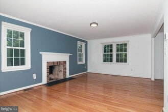 11400 Dorchester Ln in Rockville, MD - Building Photo - Building Photo