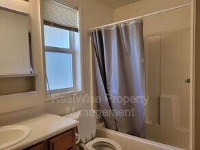 1873 Medart Ln in Grants Pass, OR - Building Photo - Building Photo