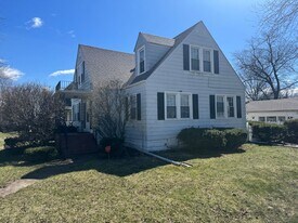 3341 S Schultz Dr in Lansing, IL - Building Photo