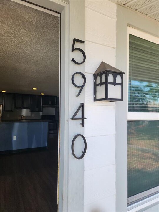 5901 Bryce Ln in Town 'n' Country, FL - Building Photo