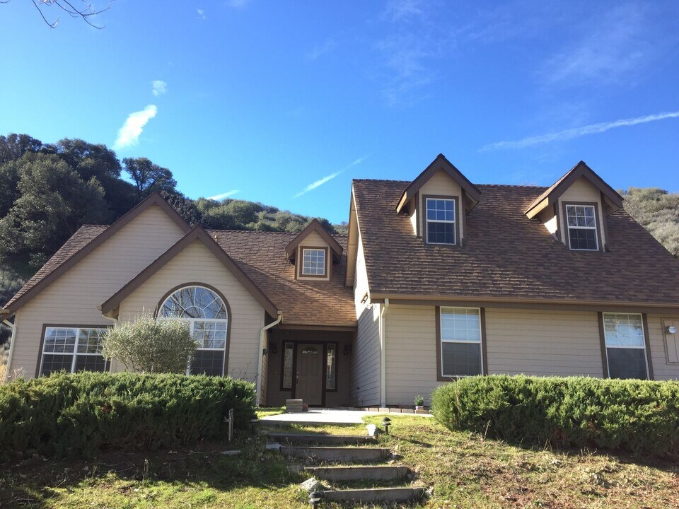 29760 Butterfield Way in Tehachapi, CA - Building Photo