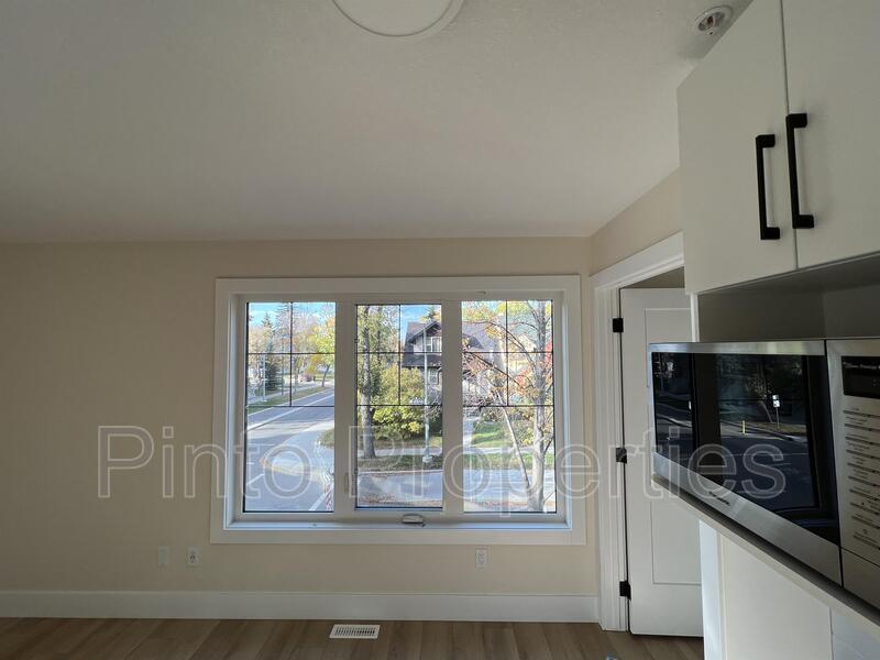 8719-8110 110 St NW in Edmonton, AB - Building Photo