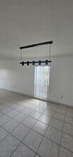 6884 N Kendall Dr in Miami, FL - Building Photo - Building Photo