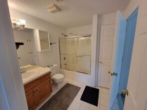 6 Harbor Hill Dr, Unit 6 in Bourne, MA - Foto de edificio - Building Photo