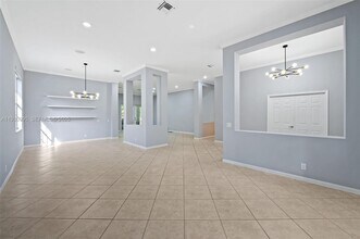 1901 Timberline Rd in Weston, FL - Building Photo - Building Photo