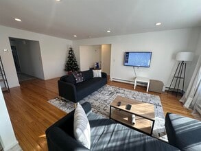 531 Day Ave in Ridgefield, NJ - Building Photo - Building Photo