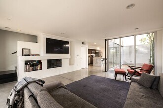 4288 Perlita Ave in Los Angeles, CA - Foto de edificio - Building Photo