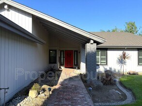 1351 Aksland Dr in Manteca, CA - Building Photo - Building Photo