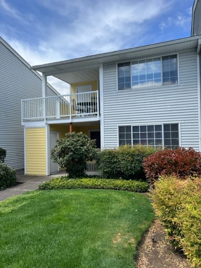 property at 2101 Poplar Dr