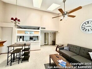 8633 Datapoint Dr in San Antonio, TX - Building Photo - Building Photo