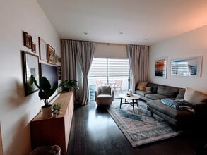 1700 Sawtelle Blvd, Unit 208 in Los Angeles, CA - Building Photo - Building Photo