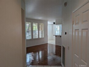 27009 Channel Ln, Unit 7 in Santa Clarita, CA - Foto de edificio - Building Photo