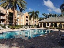 777 SW 111th Way in Pembroke Pines, FL - Building Photo