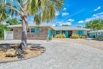 307 Avenida De Paradisio in Siesta Key, FL - Building Photo - Building Photo