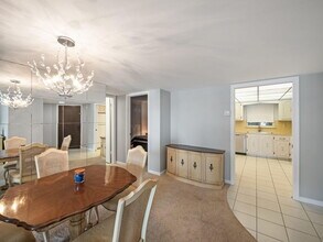 801 Lake Shore Dr in Lake Park, FL - Building Photo - Building Photo