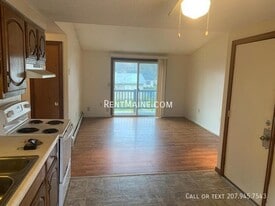 385 Pine St, Unit 8 in Bangor, ME - Building Photo
