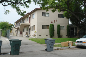 437 W Windsor Rd in Glendale, CA - Building Photo - Building Photo