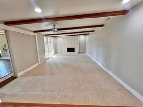 1838 Hillview Dr in Los Banos, CA - Building Photo - Building Photo