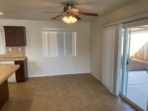 467 Descanso Bay Ct in Tulare, CA - Building Photo - Building Photo