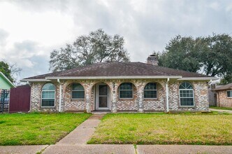 9323 Claridge Dr in Houston, TX - Foto de edificio - Building Photo