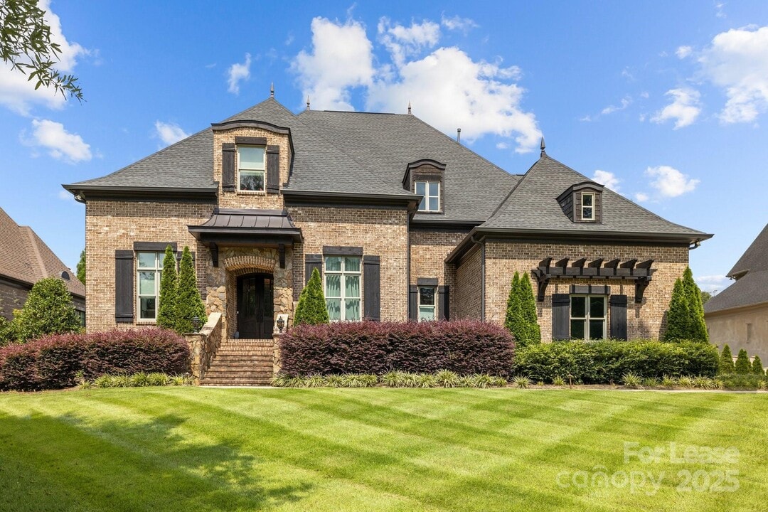802 Beauhaven Ln in Waxhaw, NC - Building Photo