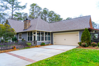 4404 E Lakeshore Dr in Acworth, GA - Building Photo - Building Photo