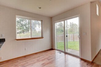 2450 SW Navigator Loop in Oak Harbor, WA - Building Photo - Building Photo