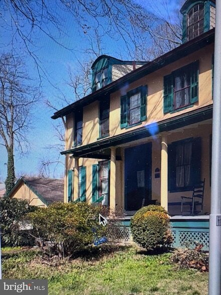 113 W Beechtree Ln in Wayne, PA - Building Photo