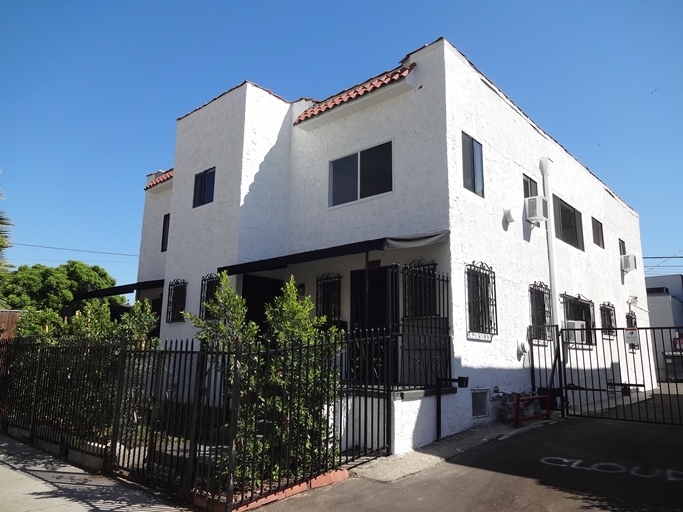 1830 Wilcox Ave in Los Angeles, CA - Building Photo