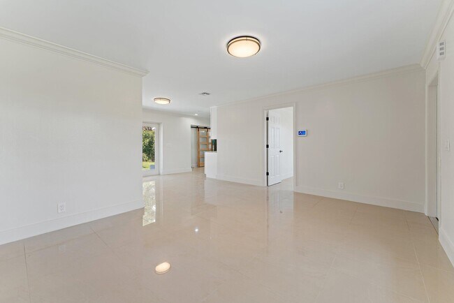 12149 Colony Ave in Palm Beach Gardens, FL - Building Photo - Building Photo
