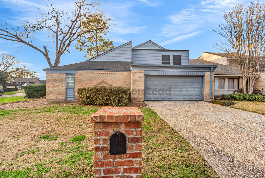 6678 Radley Dr in Spring, TX - Building Photo