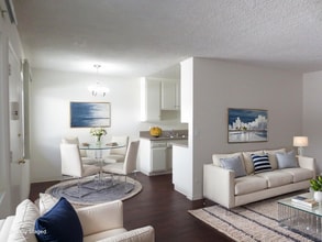 447 W Elk Ave, Unit 11 in Glendale, CA - Building Photo - Building Photo