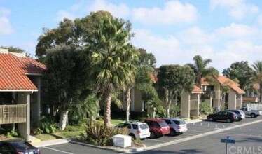 7668 Baypoint Dr, Unit 103 in Huntington Beach, CA - Building Photo - Building Photo