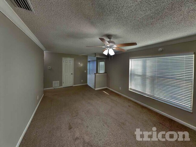 605 Missionwoode Dr in Seffner, FL - Building Photo - Building Photo