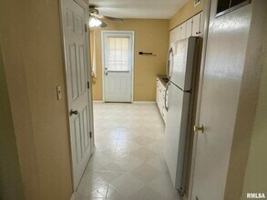 400 N 5th St in Eldridge, IA - Building Photo - Building Photo